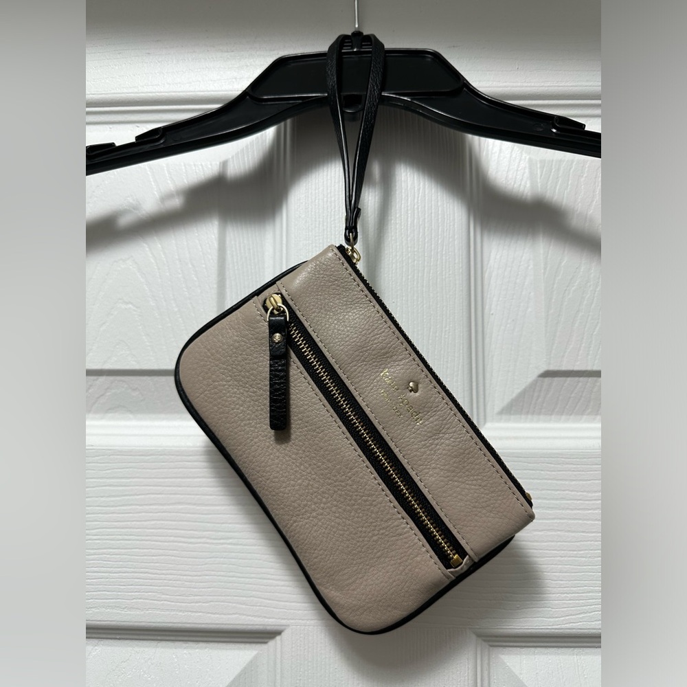 Kate Spade Two-Tone Pebbled Leather Wristlet in Cream and Black w/ Front Zipper